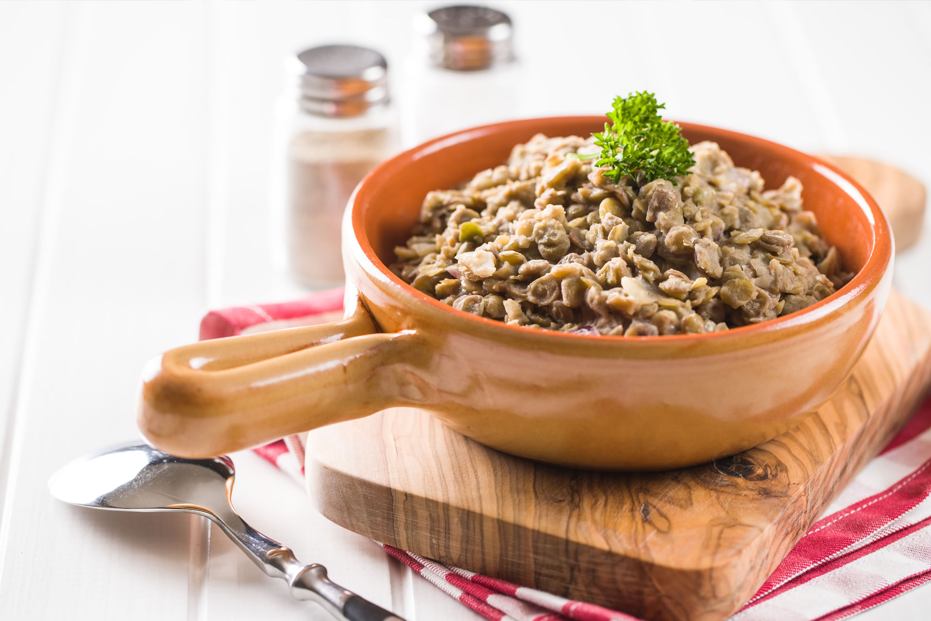 Linsen mit Spätzle und Wienerle, Maultaschen mit Kartoffelsalat und Kässpätzle mit gschmelzten Zwiebeln nach Hause liefern lassen